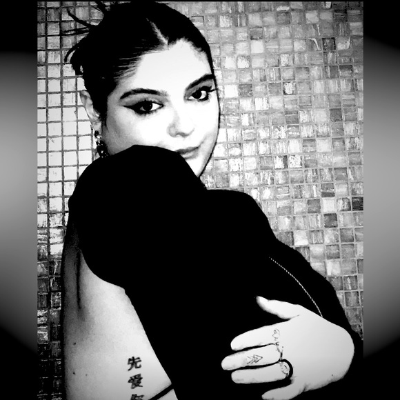 Meet your Posher, Hannah - Picture 1 of 1